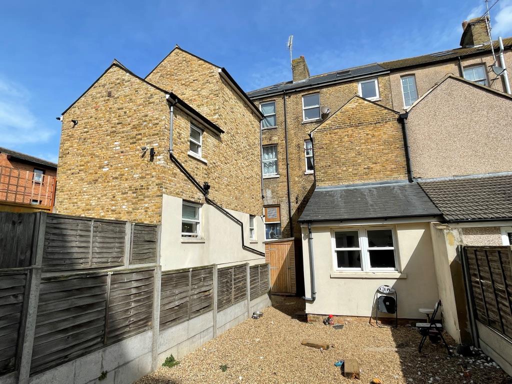 Lot: 68 - TWO COMMERCIAL UNITS AND FIVE FLATS FOR INVESTMENT - 